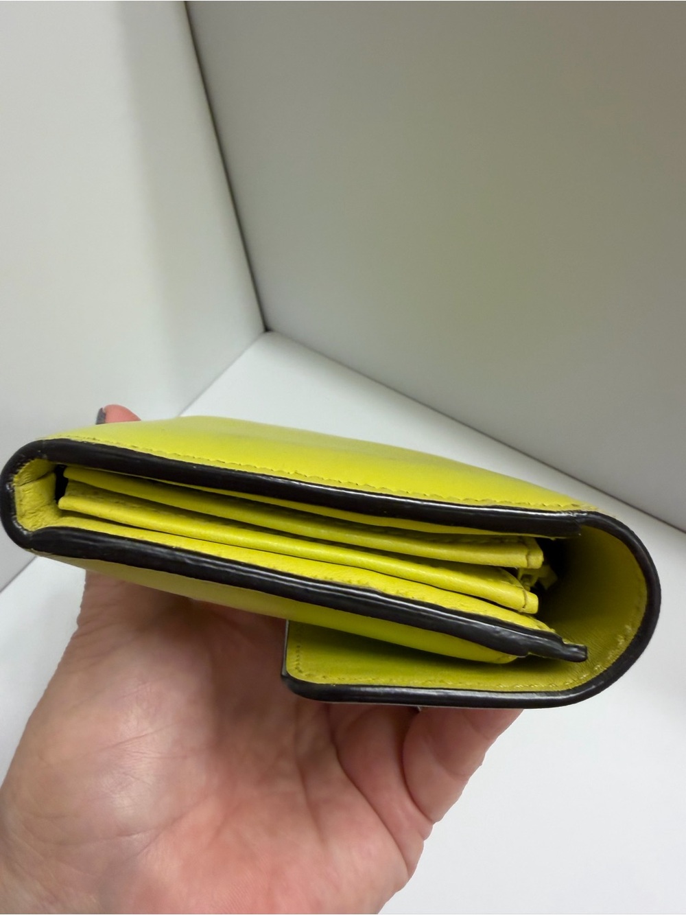 Gucci Lime Green Leather Wallet with Gold Interlocking G - Picture 4 of 13